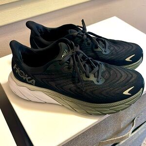 HOKA Arahi 6 Wide